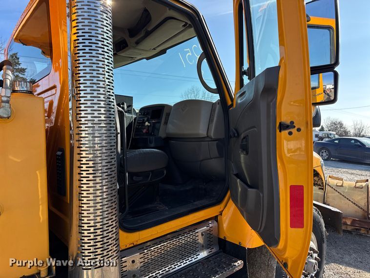 image for item DW6716 2009 International WorkStar 7500 dump truck