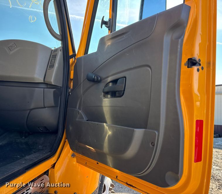 image for item DW6716 2009 International WorkStar 7500 dump truck