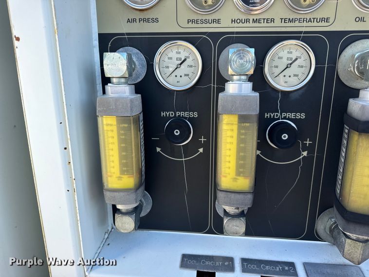 image for item DW6717 2003 International 7400 utility / service truck