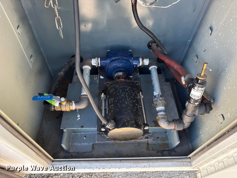 image for item DW6717 2003 International 7400 utility / service truck