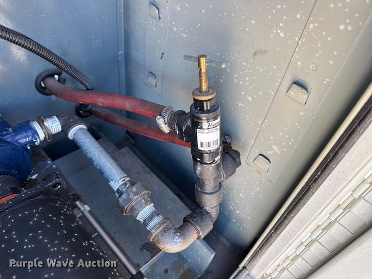 image for item DW6717 2003 International 7400 utility / service truck