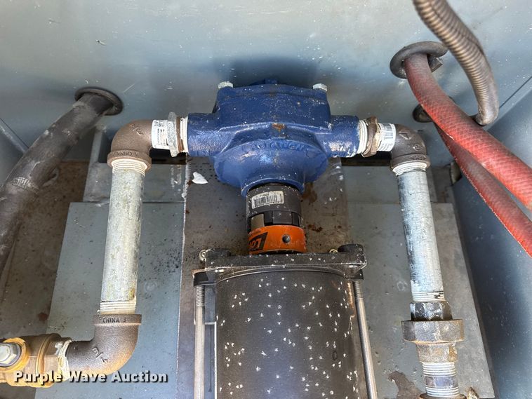 image for item DW6717 2003 International 7400 utility / service truck