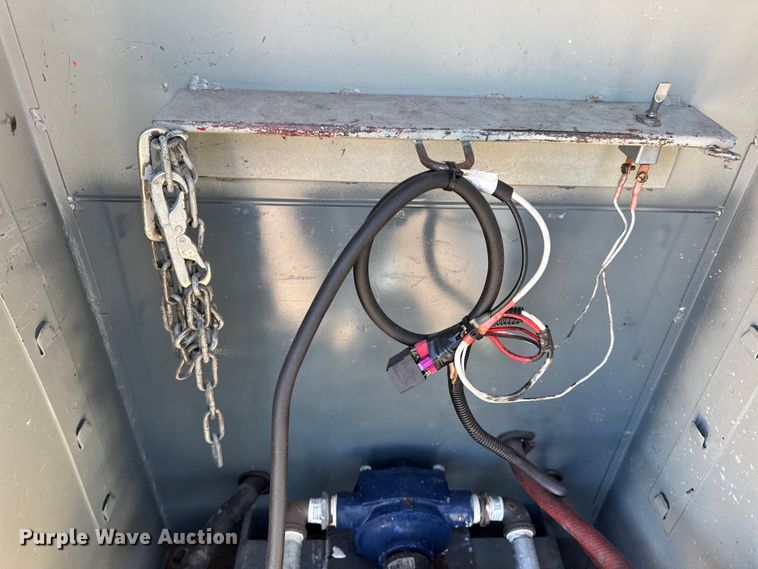 image for item DW6717 2003 International 7400 utility / service truck