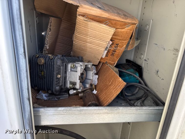 image for item DW6717 2003 International 7400 utility / service truck