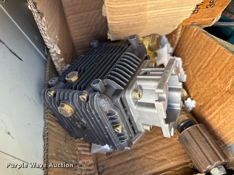 image for item DW6717 2003 International 7400 utility / service truck