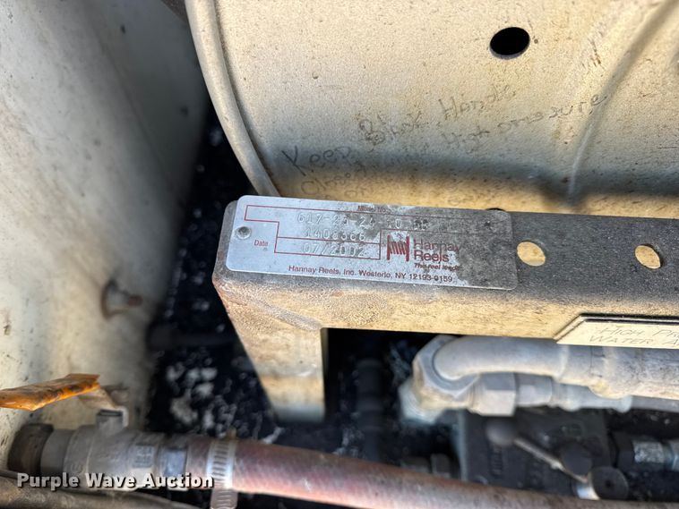 image for item DW6717 2003 International 7400 utility / service truck