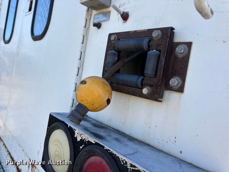 image for item DW6717 2003 International 7400 utility / service truck