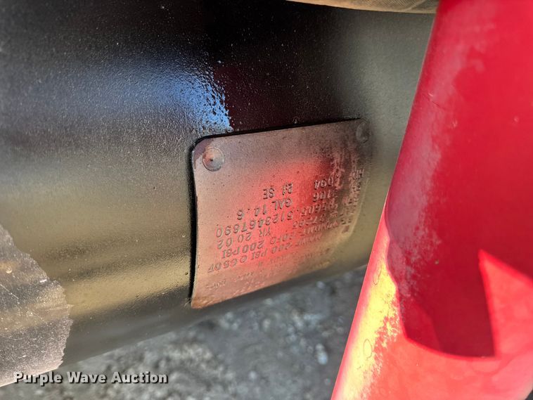 image for item DW6717 2003 International 7400 utility / service truck