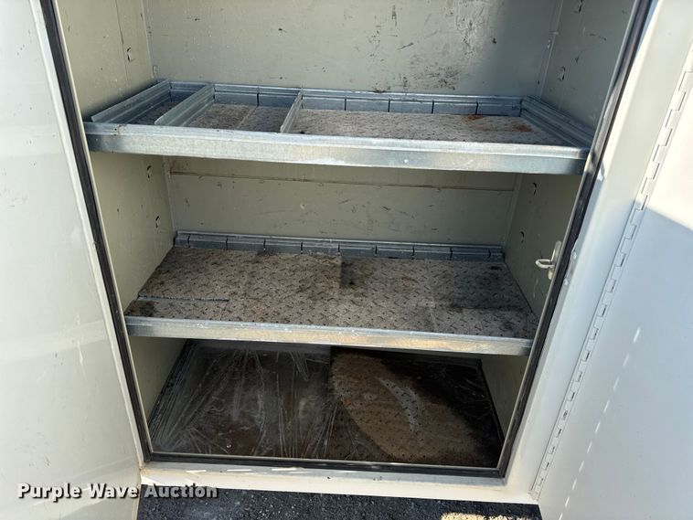 image for item DW6717 2003 International 7400 utility / service truck