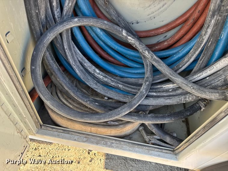 image for item DW6717 2003 International 7400 utility / service truck