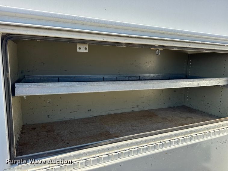 image for item DW6717 2003 International 7400 utility / service truck