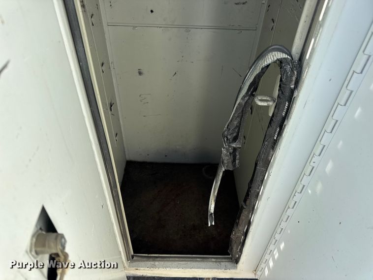 image for item DW6717 2003 International 7400 utility / service truck