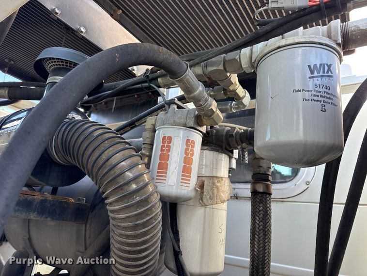 image for item DW6717 2003 International 7400 utility / service truck