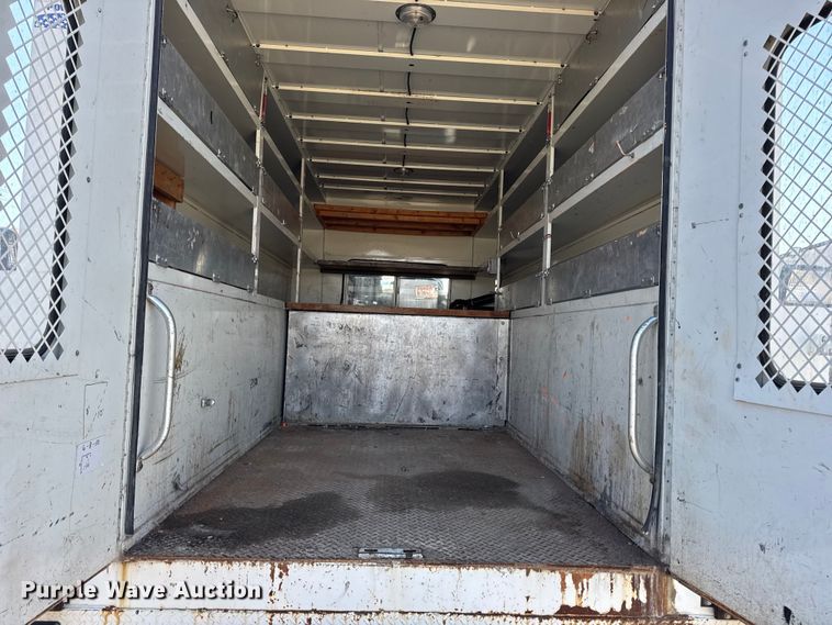 image for item DW6717 2003 International 7400 utility / service truck