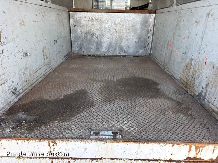 image for item DW6717 2003 International 7400 utility / service truck