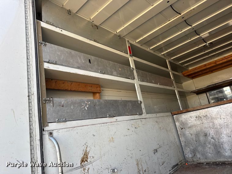 image for item DW6717 2003 International 7400 utility / service truck