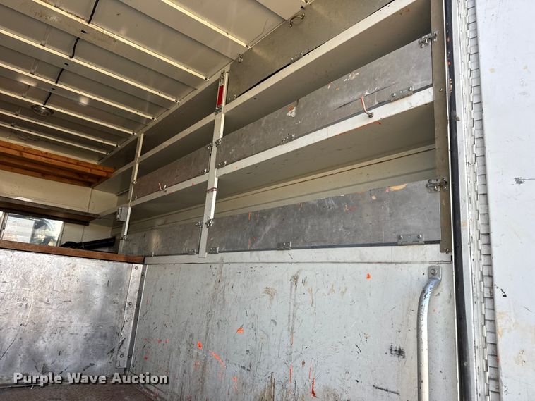 image for item DW6717 2003 International 7400 utility / service truck