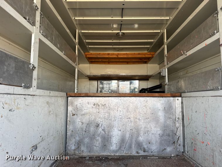 image for item DW6717 2003 International 7400 utility / service truck