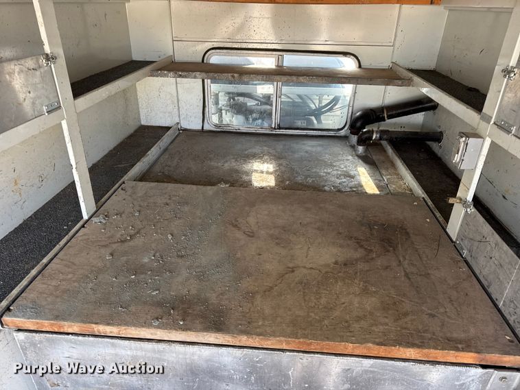 image for item DW6717 2003 International 7400 utility / service truck