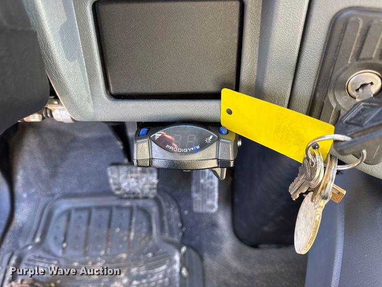 image for item DW6717 2003 International 7400 utility / service truck