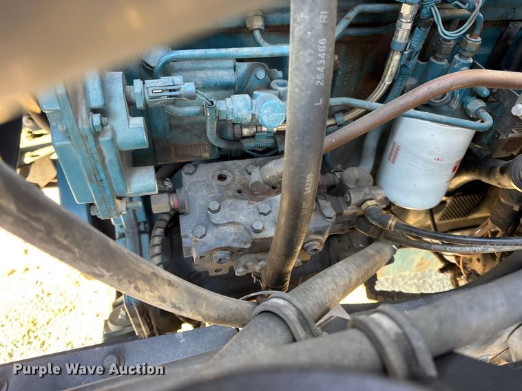 image for item DW6717 2003 International 7400 utility / service truck