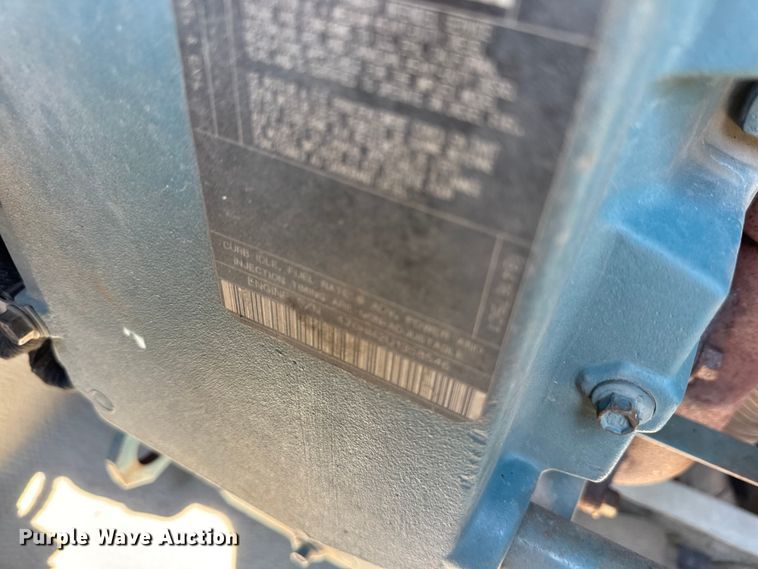 image for item DW6717 2003 International 7400 utility / service truck