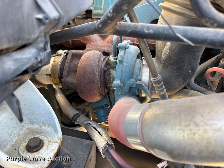 image for item DW6717 2003 International 7400 utility / service truck