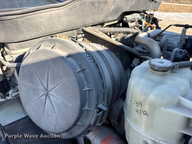 image for item DW6717 2003 International 7400 utility / service truck