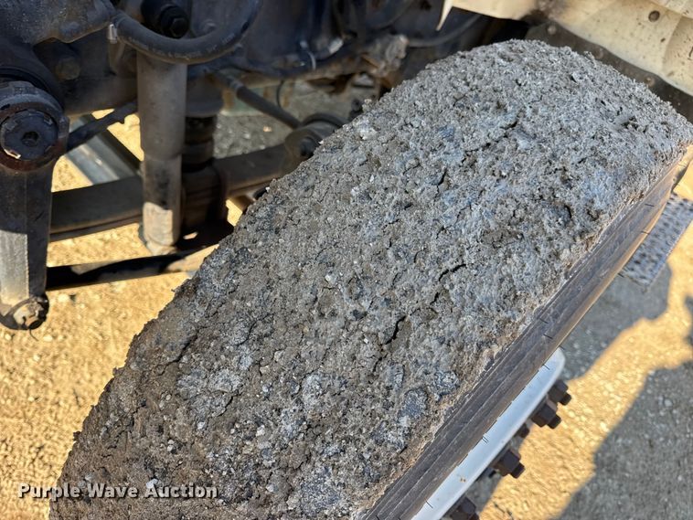 image for item DW6717 2003 International 7400 utility / service truck