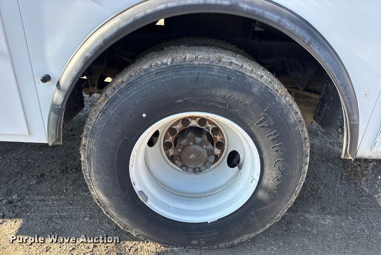 image for item DW6717 2003 International 7400 utility / service truck