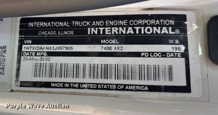 image for item DW6717 2003 International 7400 utility / service truck