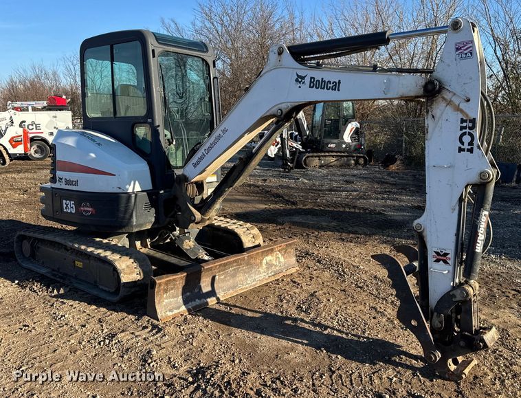 image for item DW6722 2016 Bobcat E35 mini excavator