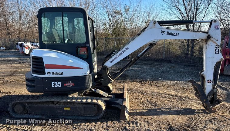 image for item DW6722 2016 Bobcat E35 mini excavator
