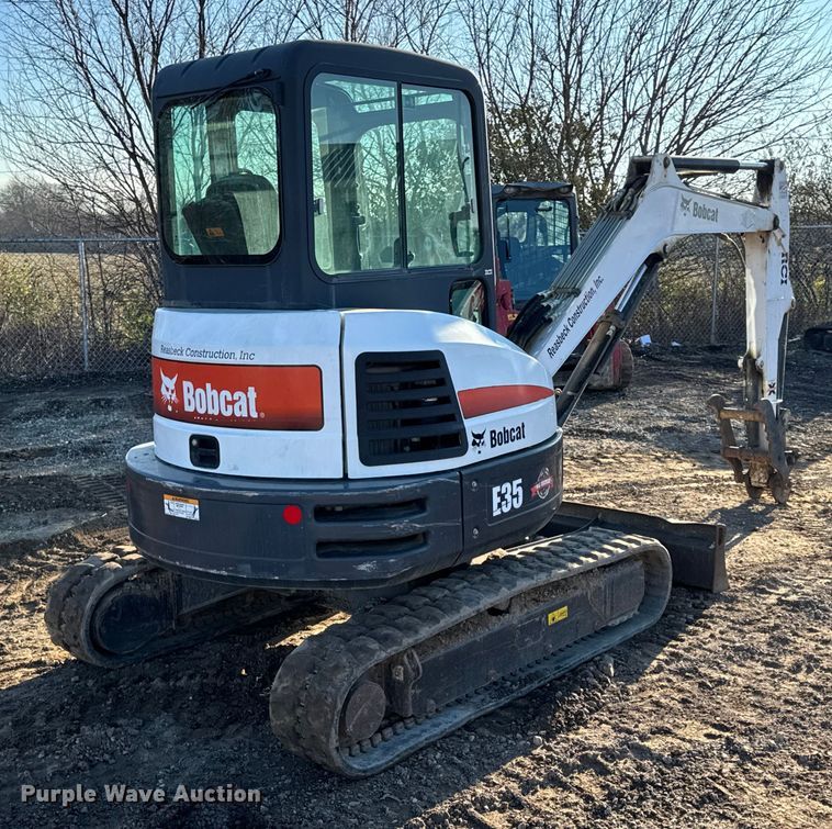 image for item DW6722 2016 Bobcat E35 mini excavator