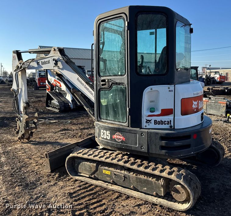 image for item DW6722 2016 Bobcat E35 mini excavator