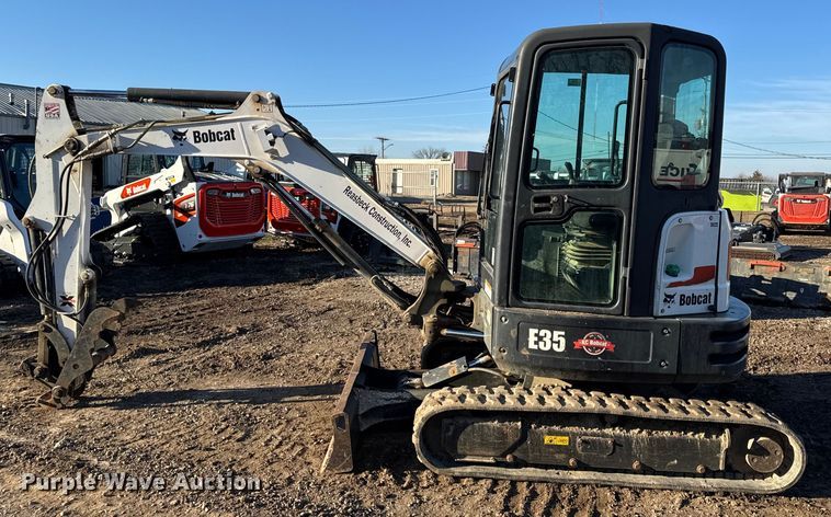image for item DW6722 2016 Bobcat E35 mini excavator