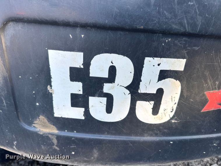 image for item DW6722 2016 Bobcat E35 mini excavator
