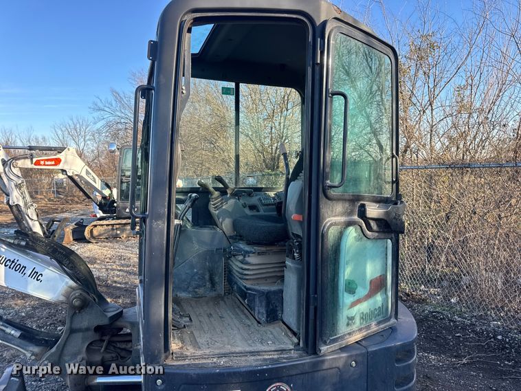 image for item DW6722 2016 Bobcat E35 mini excavator