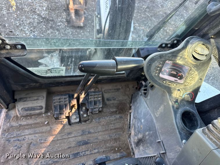 image for item DW6722 2016 Bobcat E35 mini excavator