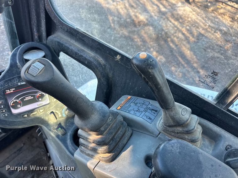 image for item DW6722 2016 Bobcat E35 mini excavator