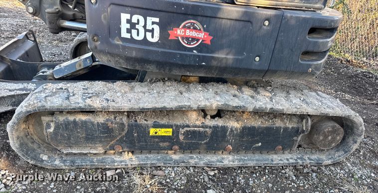 image for item DW6722 2016 Bobcat E35 mini excavator