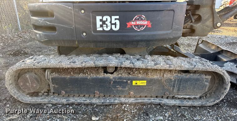 image for item DW6722 2016 Bobcat E35 mini excavator