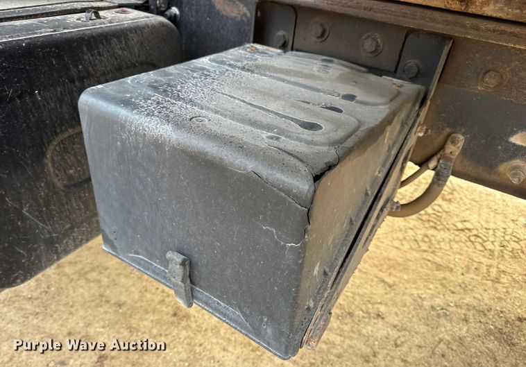 image for item DW6727 2004 Sterling L7500  dump truck