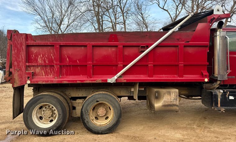 image for item DW6727 2004 Sterling L7500  dump truck