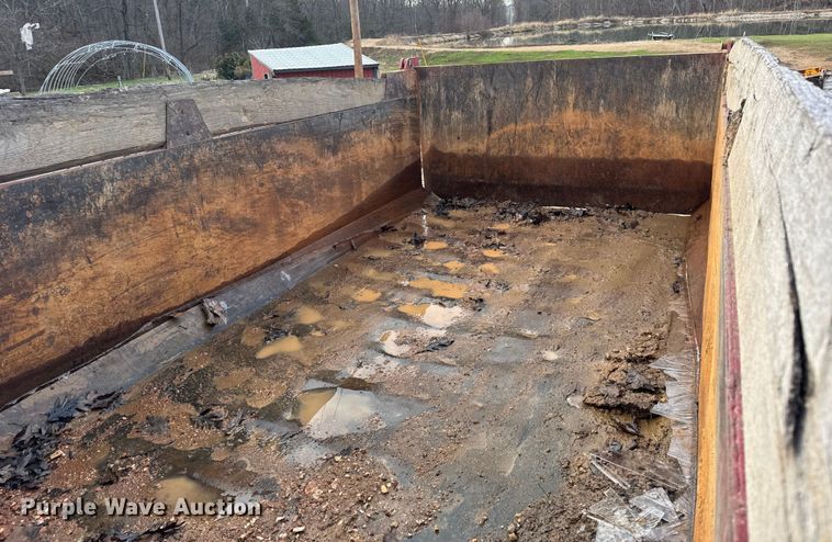 image for item DW6727 2004 Sterling L7500  dump truck