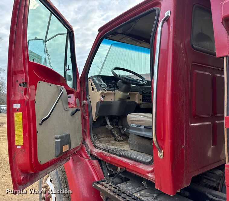 image for item DW6727 2004 Sterling L7500  dump truck