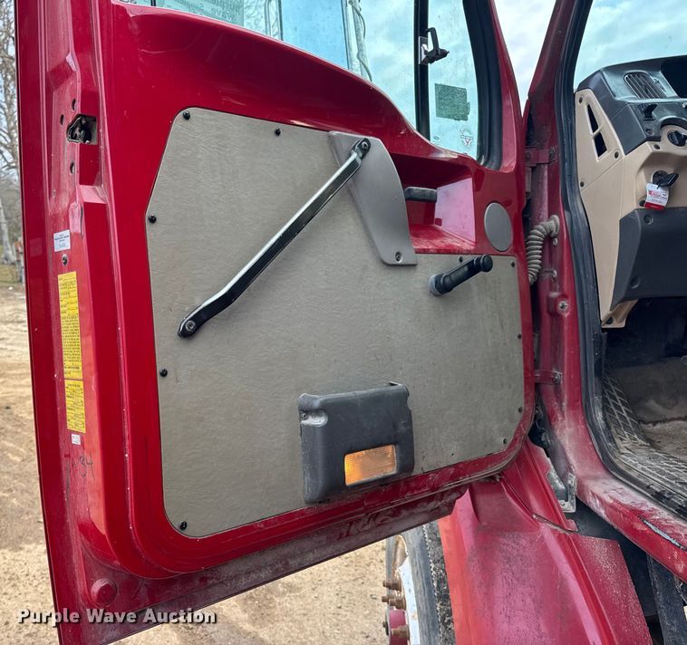 image for item DW6727 2004 Sterling L7500  dump truck