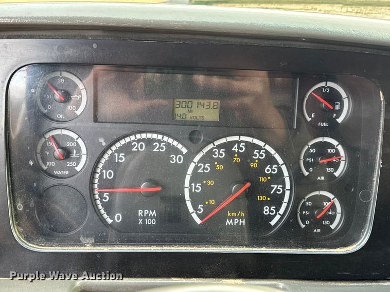 image for item DW6727 2004 Sterling L7500  dump truck