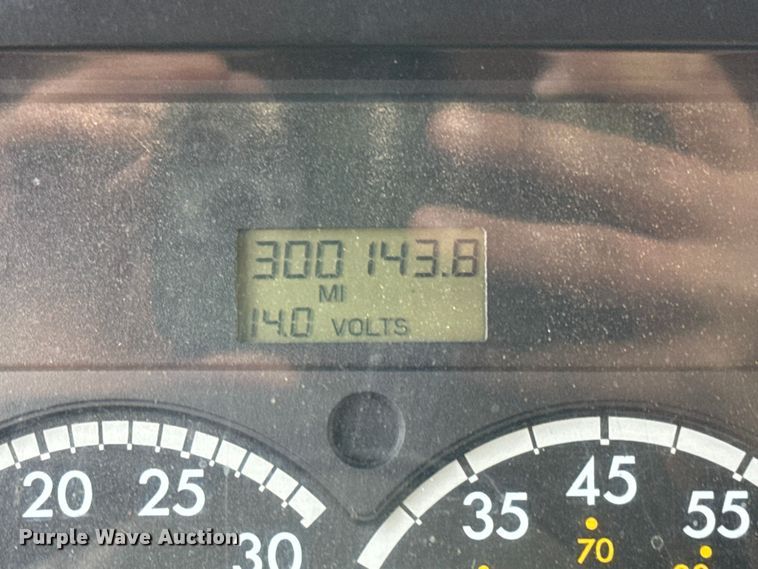 image for item DW6727 2004 Sterling L7500  dump truck