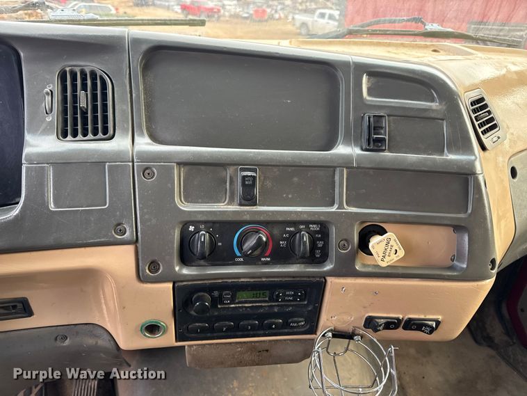 image for item DW6727 2004 Sterling L7500  dump truck